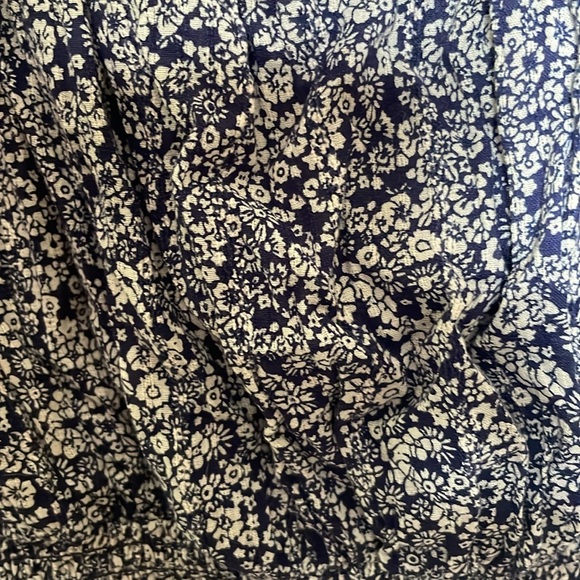 Universal Thread blouse. Large. NWT. Blue & white floral. Puffy sleeves. Pretty - Picture 2 of 6